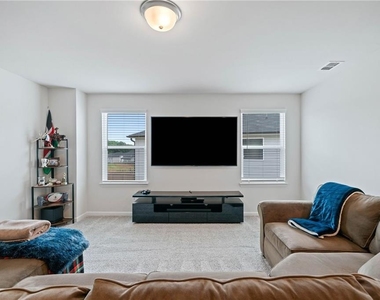 5911 Green Ash Court - Photo Thumbnail 18
