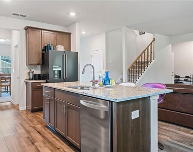 5911 Green Ash Court - Photo Thumbnail 10