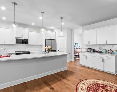 5467 Fountainhead Lane - Photo Thumbnail 4