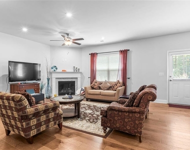 5467 Fountainhead Lane - Photo Thumbnail 12