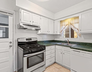 1539 Monroe Avenue - Photo Thumbnail 5