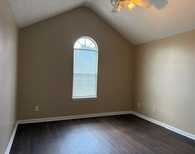 878 Asbury Trail - Photo Thumbnail 7