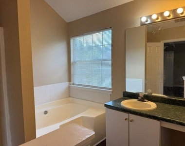 878 Asbury Trail - Photo Thumbnail 9