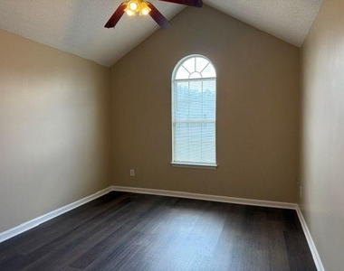 878 Asbury Trail - Photo Thumbnail 6