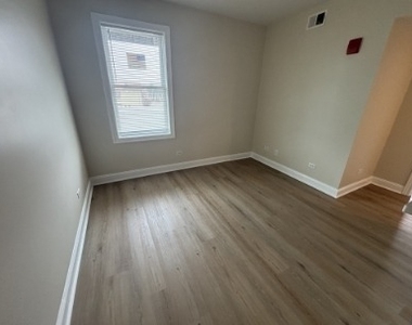 11116 Front Street - Photo Thumbnail 4