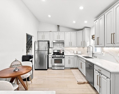 521 Lavergne Avenue - Photo Thumbnail 11