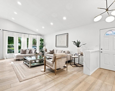 521 Lavergne Avenue - Photo Thumbnail 8