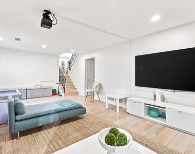 521 Lavergne Avenue - Photo Thumbnail 16