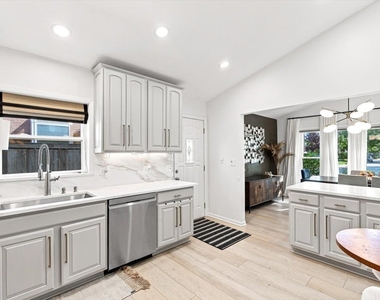 521 Lavergne Avenue - Photo Thumbnail 14
