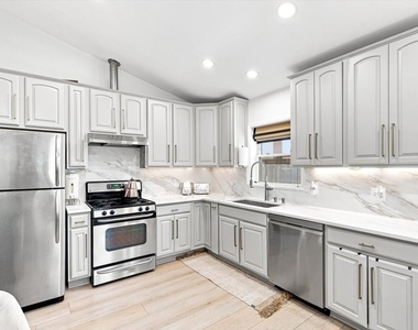 521 Lavergne Avenue - Photo Thumbnail 13