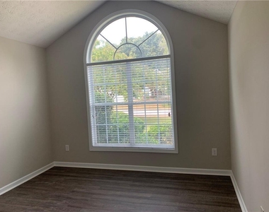 1930 Charleston Oak Circle - Photo Thumbnail 4