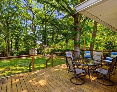 2670 Woodridge Drive - Photo Thumbnail 23