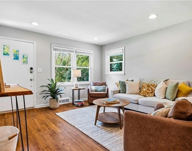 2670 Woodridge Drive - Photo Thumbnail 3