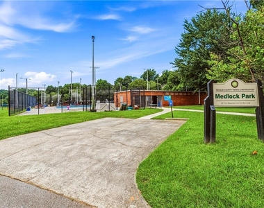 2670 Woodridge Drive - Photo Thumbnail 46
