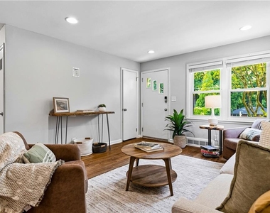 2670 Woodridge Drive - Photo Thumbnail 5
