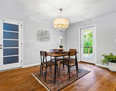 2670 Woodridge Drive - Photo Thumbnail 8