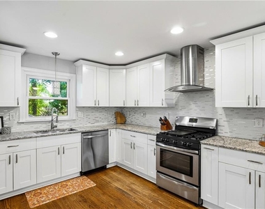 2670 Woodridge Drive - Photo Thumbnail 10