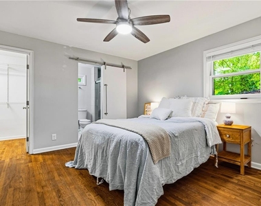 2670 Woodridge Drive - Photo Thumbnail 14