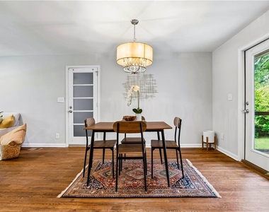 2670 Woodridge Drive - Photo Thumbnail 7