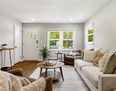 2670 Woodridge Drive - Photo Thumbnail 4