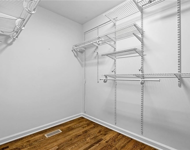 2670 Woodridge Drive - Photo Thumbnail 15