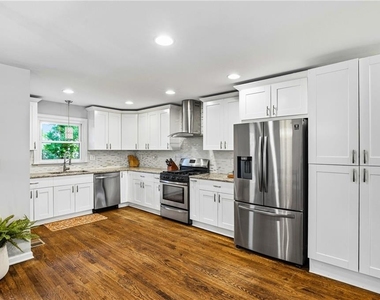 2670 Woodridge Drive - Photo Thumbnail 11