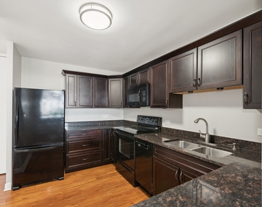 1636 N Wells Street - Photo Thumbnail 2