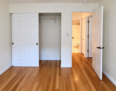 329 Grissom Court - Photo Thumbnail 7