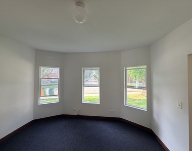 400 Summit Street - Photo Thumbnail 7