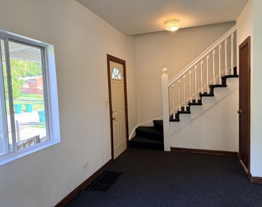 400 Summit Street - Photo Thumbnail 4