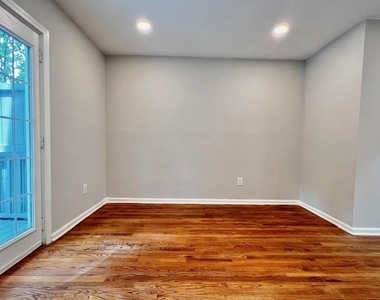 1651 Cedar Bluff Way - Photo Thumbnail 5