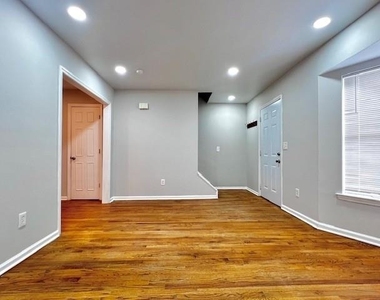 1651 Cedar Bluff Way - Photo Thumbnail 2