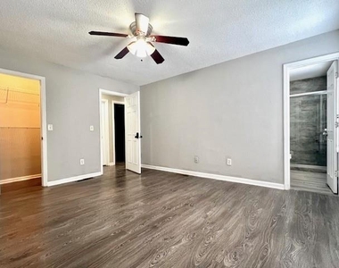 1651 Cedar Bluff Way - Photo Thumbnail 7