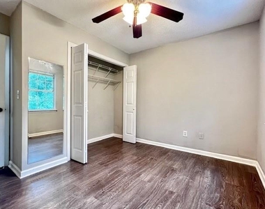 1651 Cedar Bluff Way - Photo Thumbnail 9