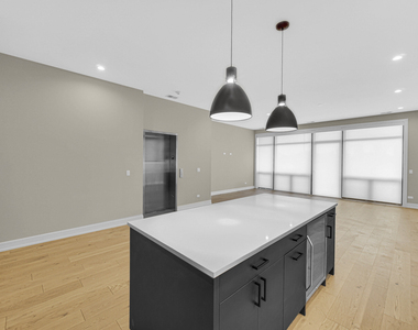 1203 W Augusta Boulevard - Photo Thumbnail 7