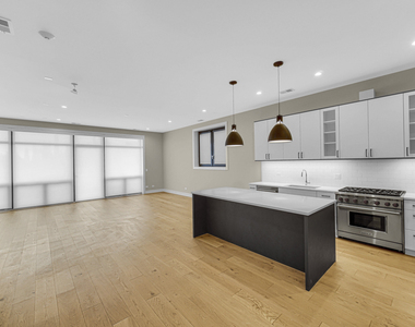 1203 W Augusta Boulevard - Photo Thumbnail 3