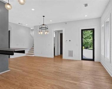 244 Locust Street Ne - Photo Thumbnail 21