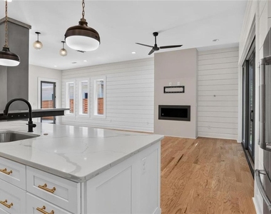 244 Locust Street Ne - Photo Thumbnail 24