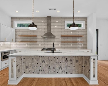 244 Locust Street Ne - Photo Thumbnail 26