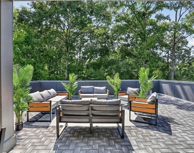 244 Locust Street Ne - Photo Thumbnail 20