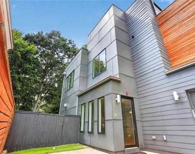 244 Locust Street Ne - Photo Thumbnail 8