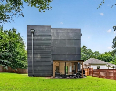 244 Locust Street Ne - Photo Thumbnail 5