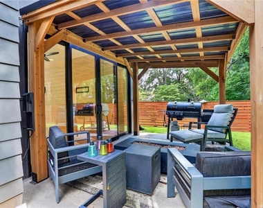 244 Locust Street Ne - Photo Thumbnail 6