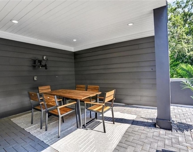 244 Locust Street Ne - Photo Thumbnail 7