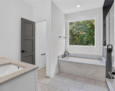 244 Locust Street Ne - Photo Thumbnail 11