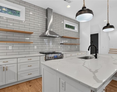 244 Locust Street Ne - Photo Thumbnail 2