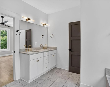 244 Locust Street Ne - Photo Thumbnail 12
