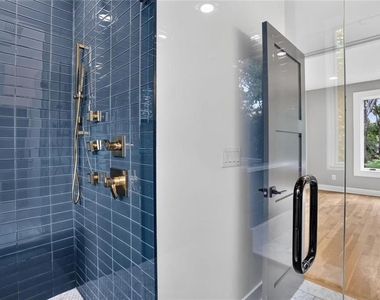 244 Locust Street Ne - Photo Thumbnail 13