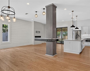 244 Locust Street Ne - Photo Thumbnail 3