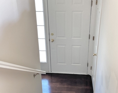 2424 Courtyard Circle - Photo Thumbnail 2